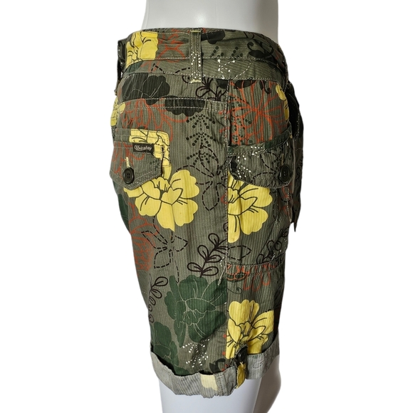 UNIONBAY Olive Floral Belted Roll Tab Utility Bermudas Size 9 - Picture 3 of 8